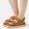 Ugg Goldenstar - Platform Sandals - Chestnut