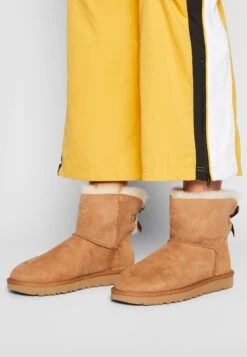 Ugg Mini Bailey Bow - Classic Ankle Boots - Chestnut