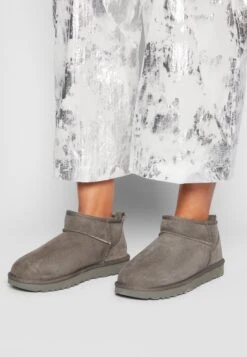 Ugg Classic Ultra - Ankle Boots